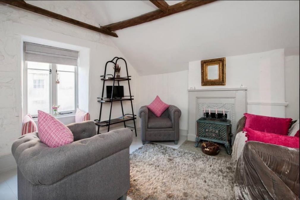 Milliners Cottage room 3